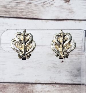 Vintage Clip On Earrings - 0.75" Fall Leaf - Gold Tone Chipping